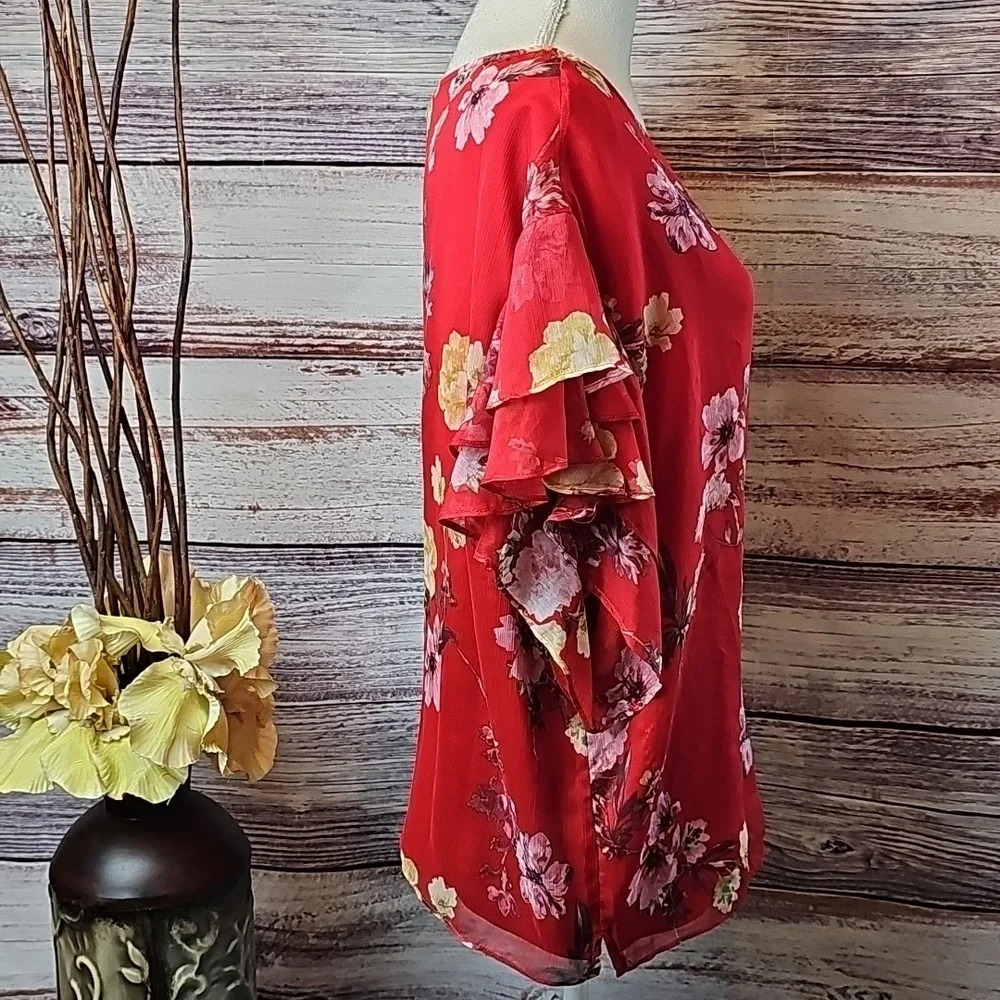 VINCE CAMUTO RED FLORAL LINED TIERED FLUTTER SLEEVE PULLOVER BLOUSE - Picture 3 of 13